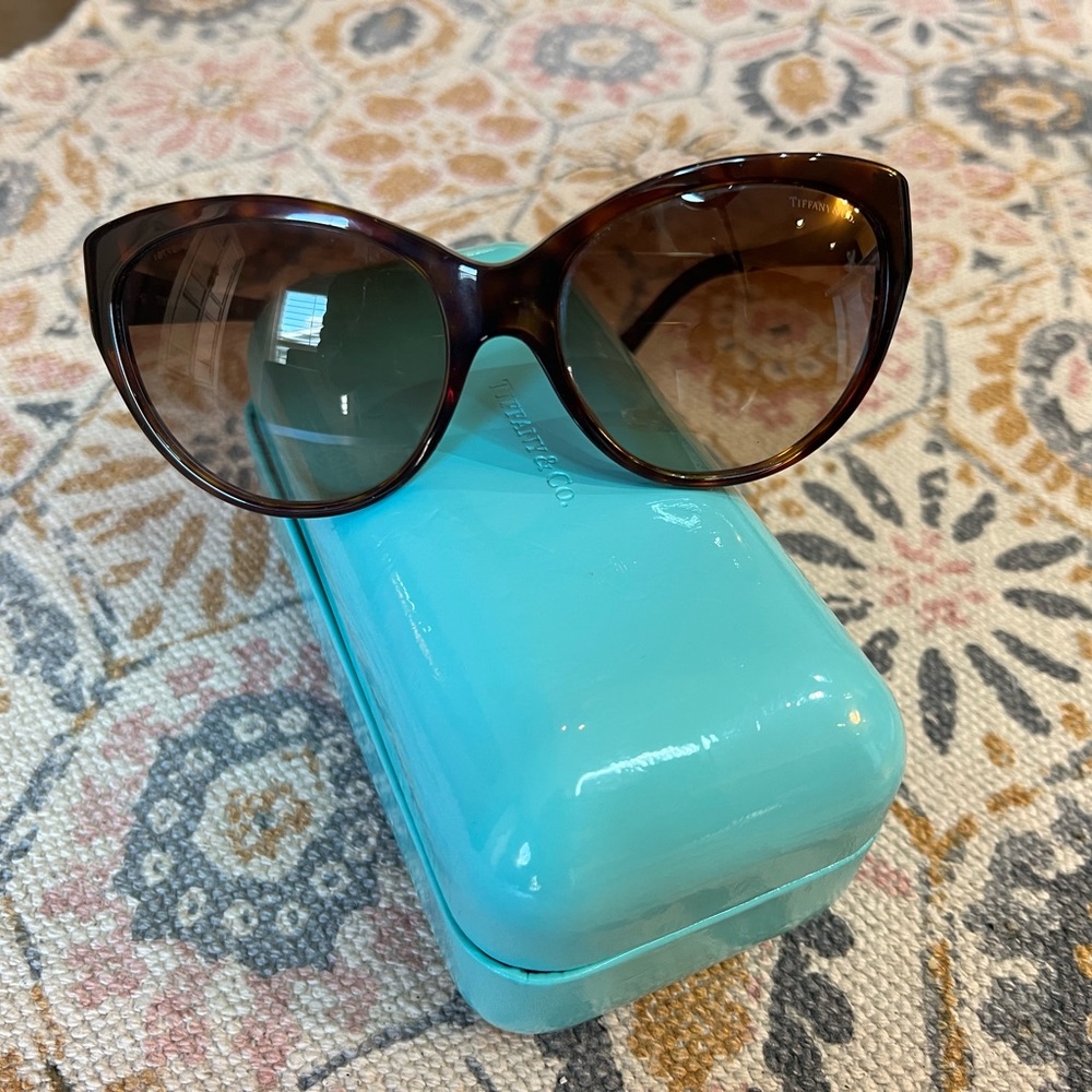 Authentic Tiffany dark tortoise shell sunglasses Pristine condition